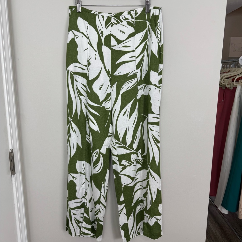 NWT Ann Taylor Olive and White Leaf Pattern Pants.  Tropical. Vacation. 8 curvy